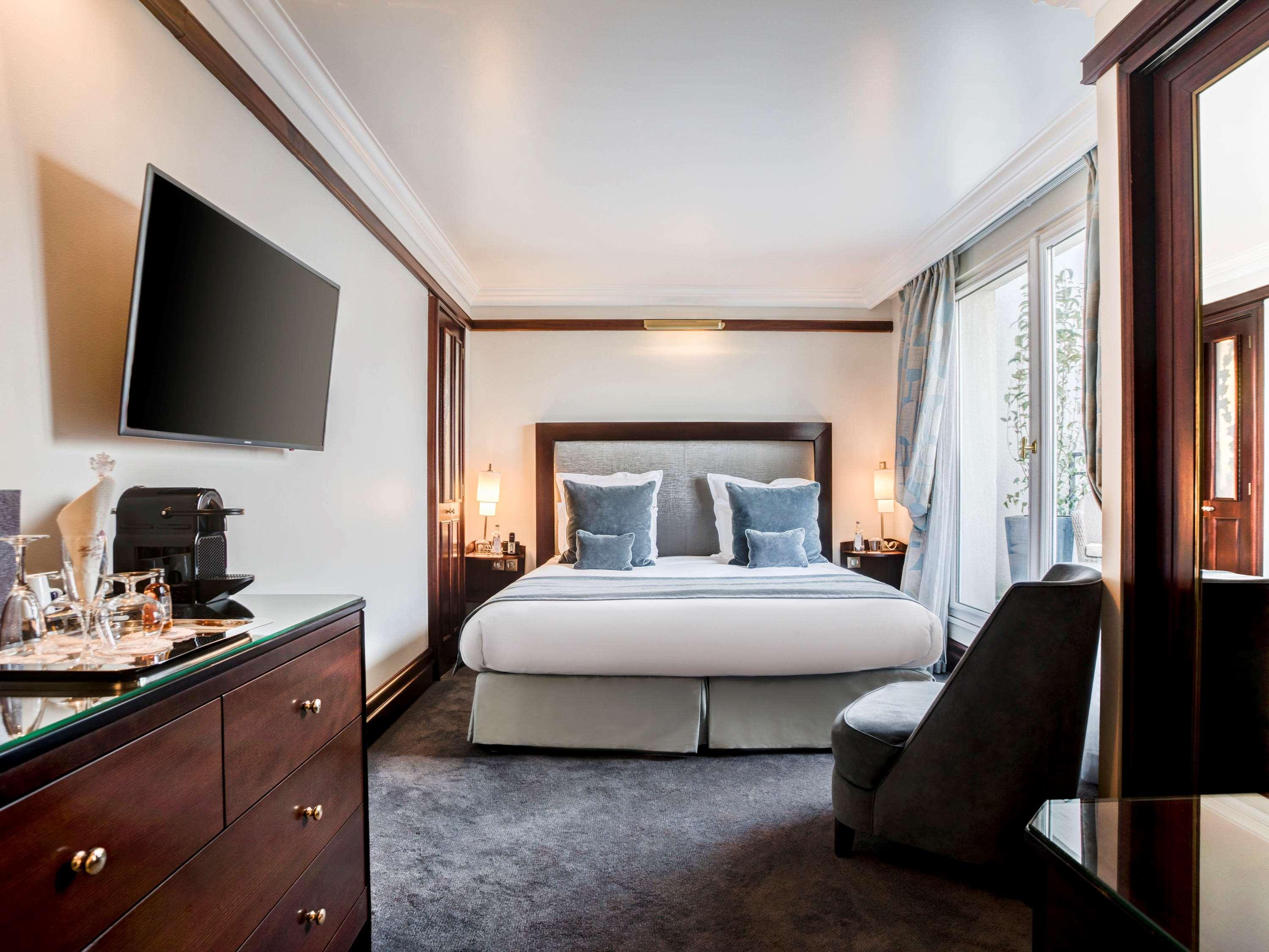 Hotel Pont Royal Paris Exteriör bild A room at the hotel