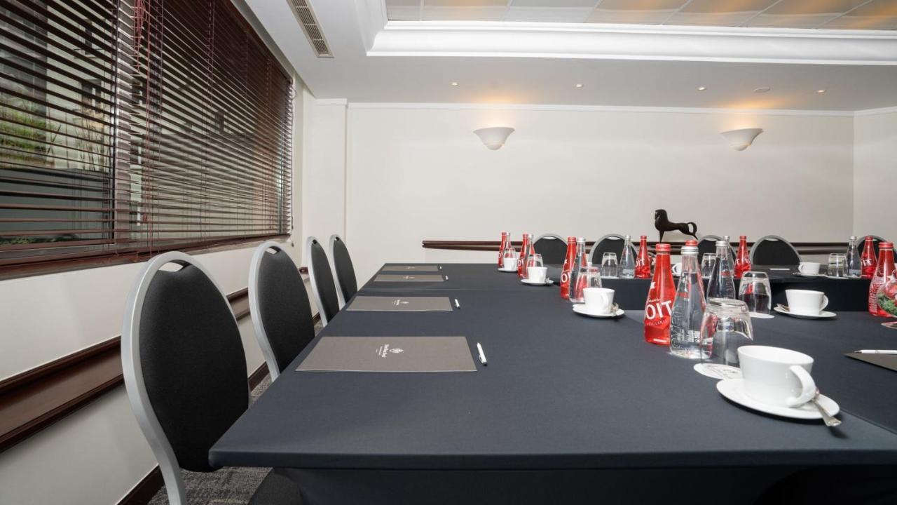Hotel Pont Royal Paris Exteriör bild Meeting room at the Hilton London Heathrow