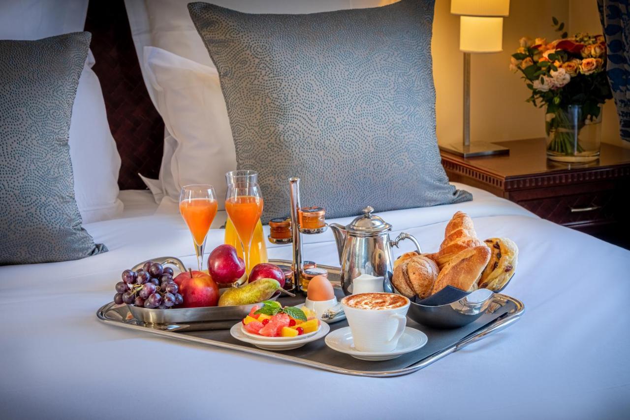 Hotel Pont Royal Paris Exteriör bild Room service